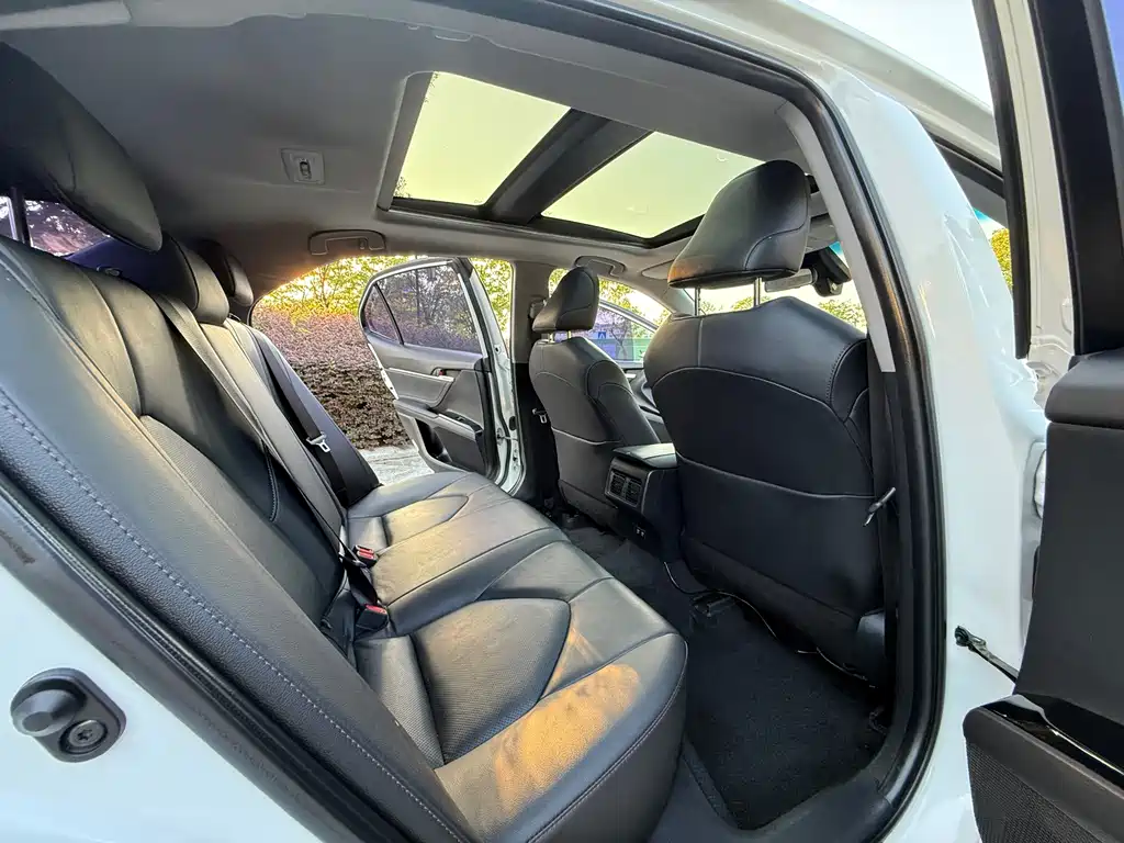 Toyota Camry — миниатюра 10