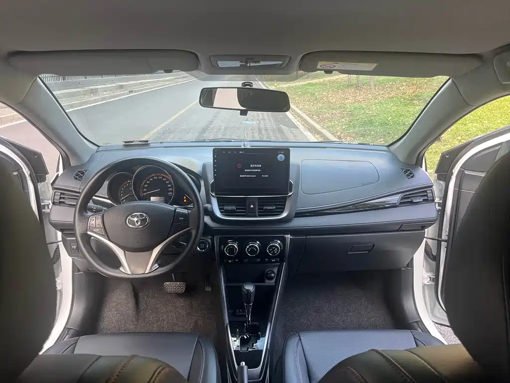 Toyota Yaris L — миниатюра 9