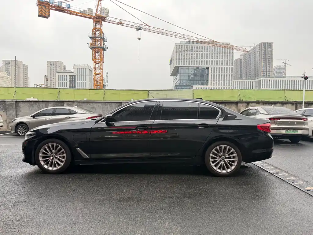 BMW 5 Series New Energy — миниатюра 2