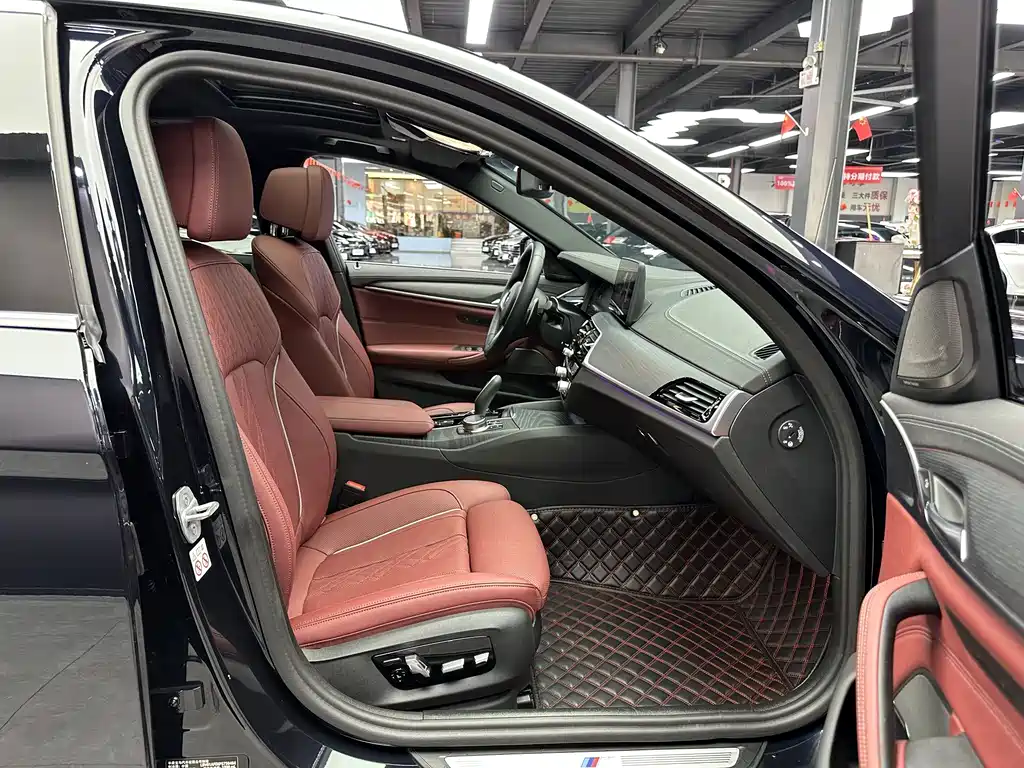 BMW 5 Series — миниатюра 7