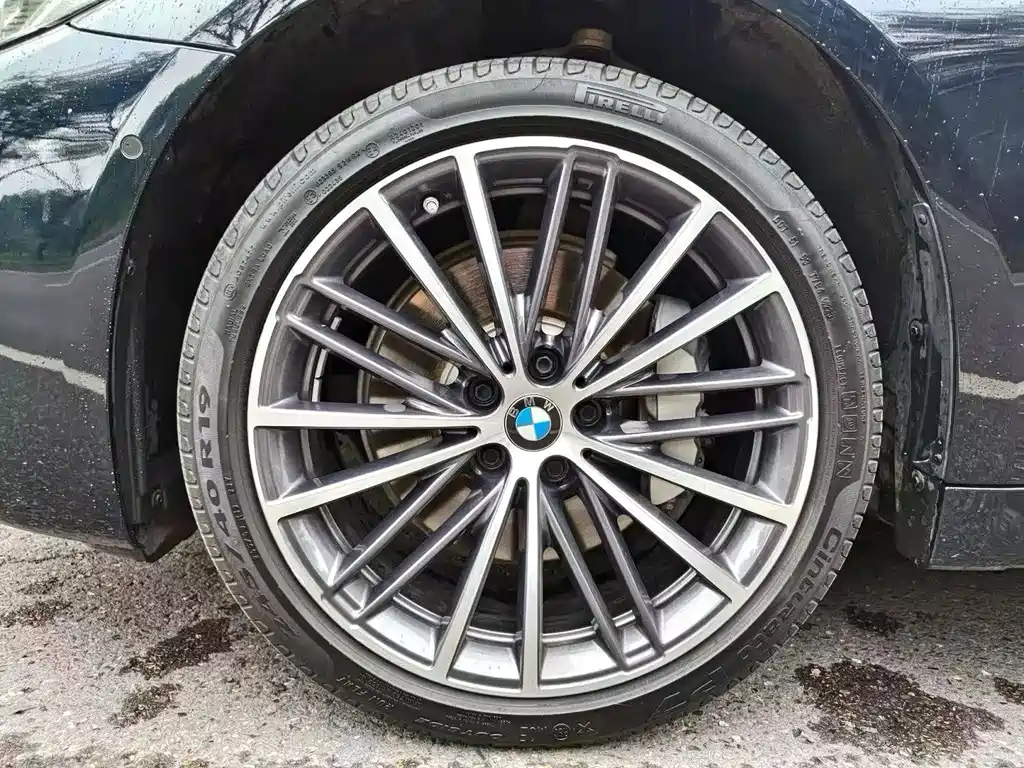 BMW 5 Series — миниатюра 6