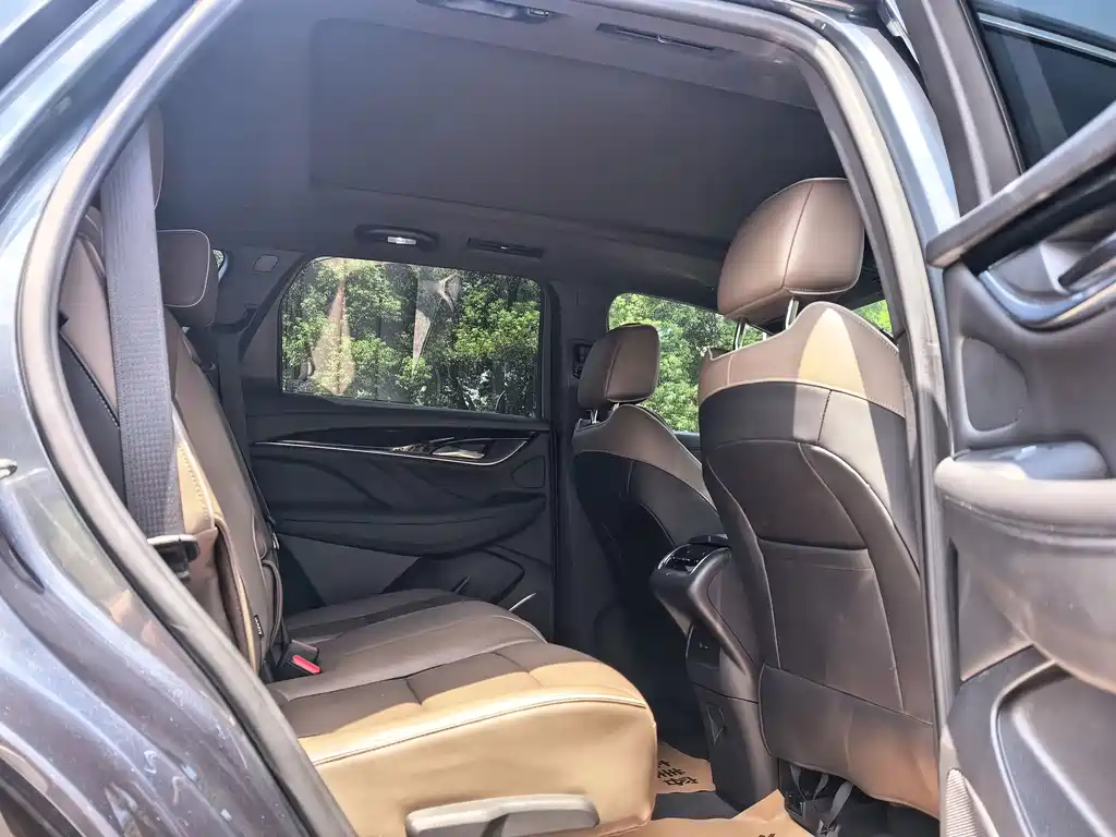 Buick Enclave — миниатюра 10