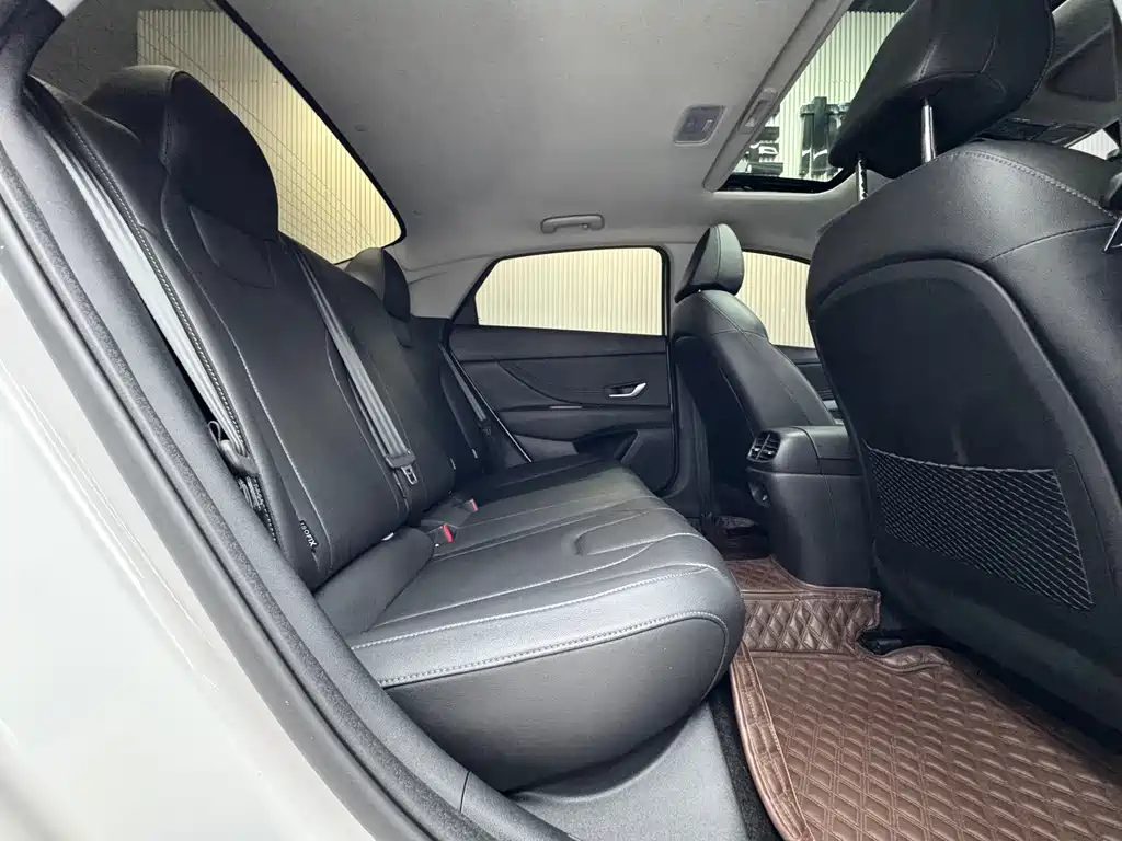 Hyundai Elantra — миниатюра 12