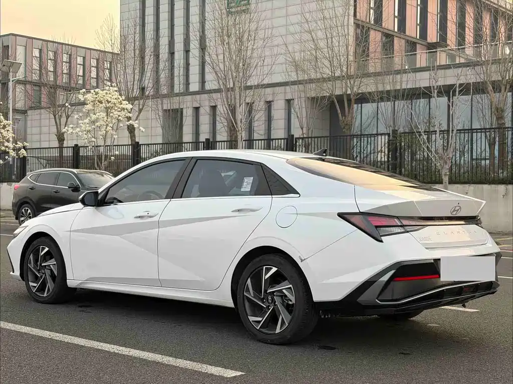 Hyundai Elantra — миниатюра 9