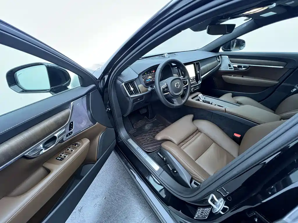 Volvo S90 2024 B5 Luxury