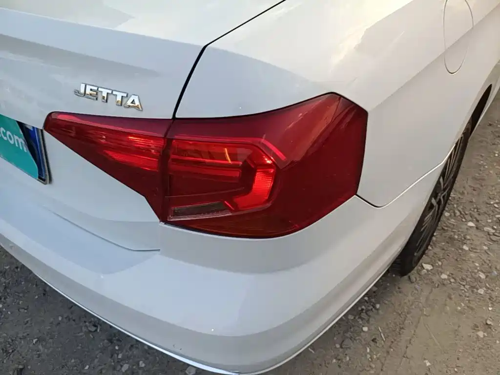 Volkswagen Jetta — миниатюра 8