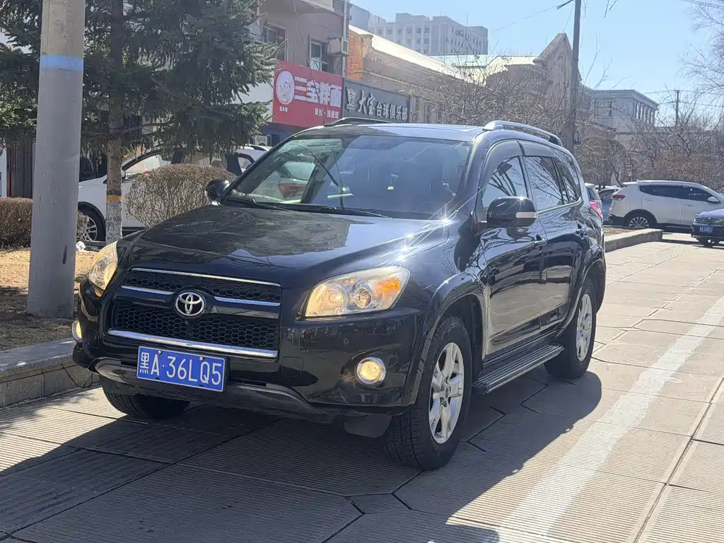 Toyota RAV4 2012 2.4L AT Luxury