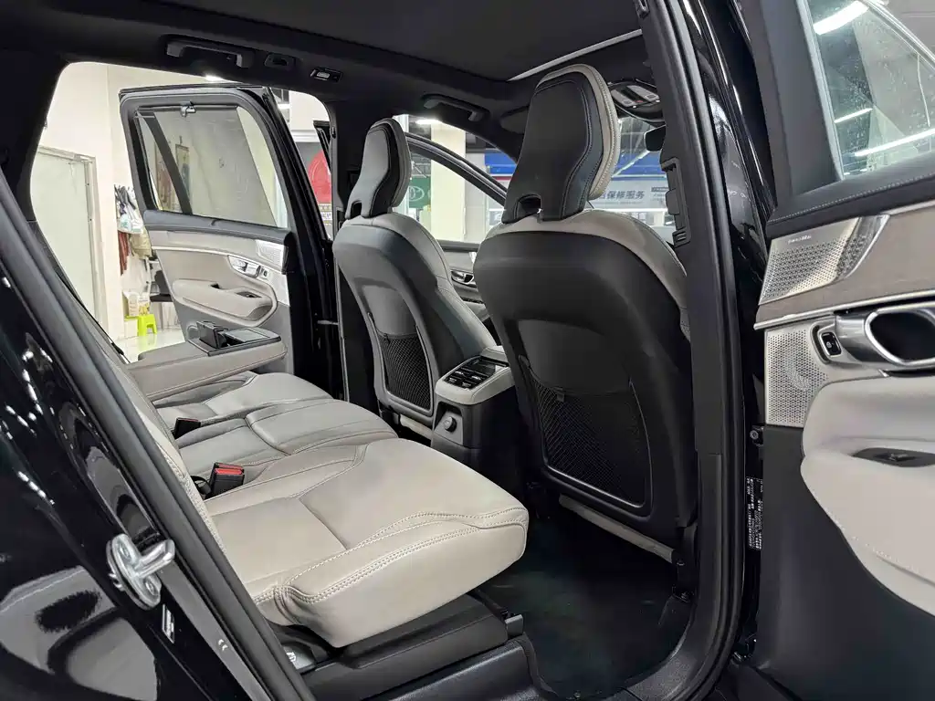 Volvo XC90 PHEV — миниатюра 8