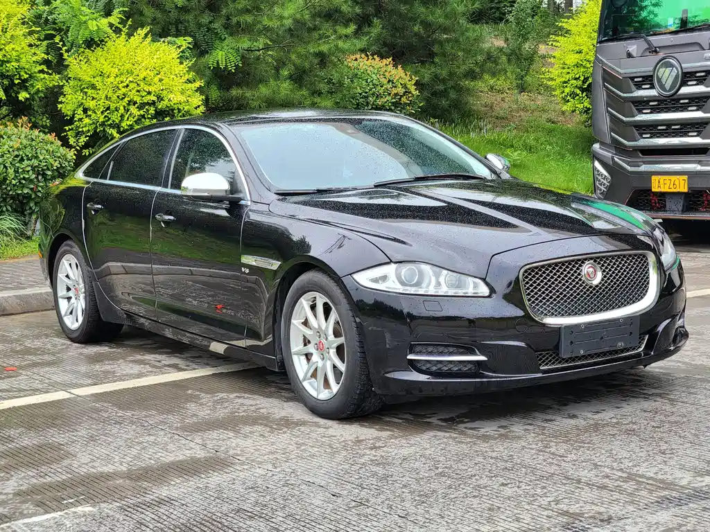 Jaguar XJ — миниатюра 6