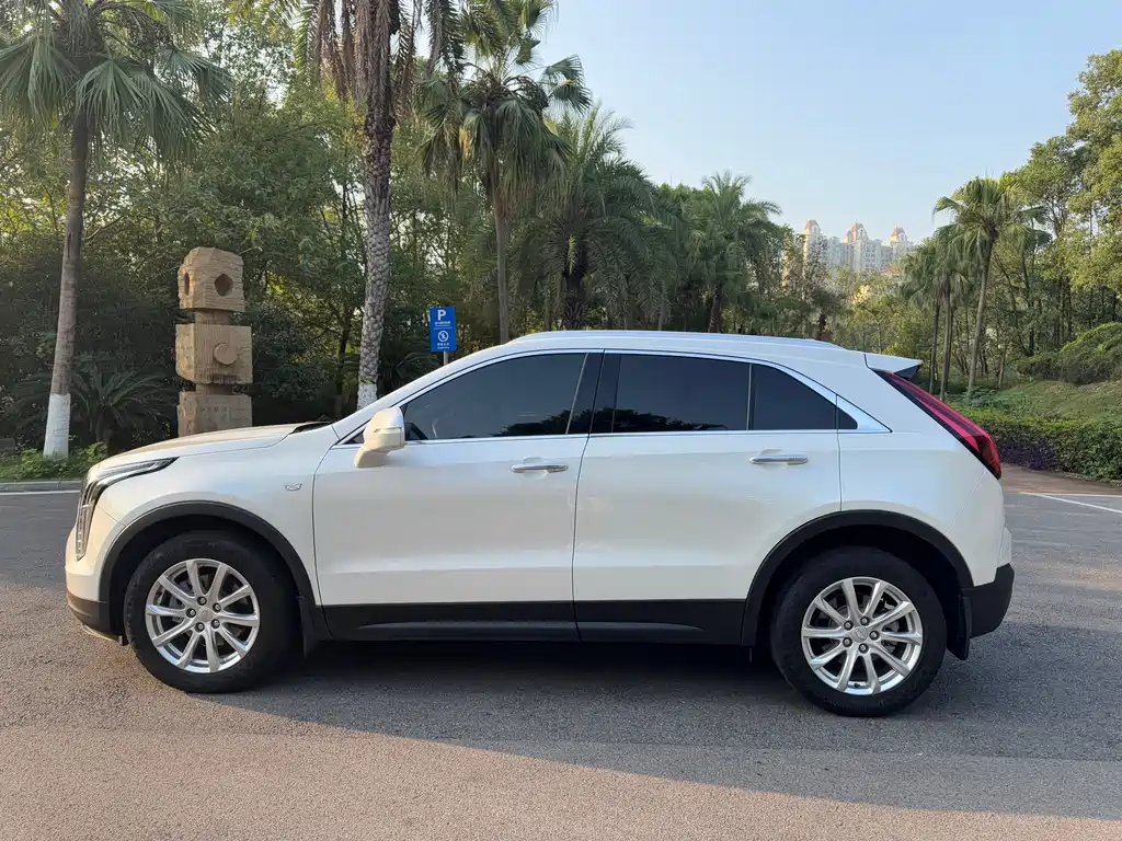 CADILLAC XT4