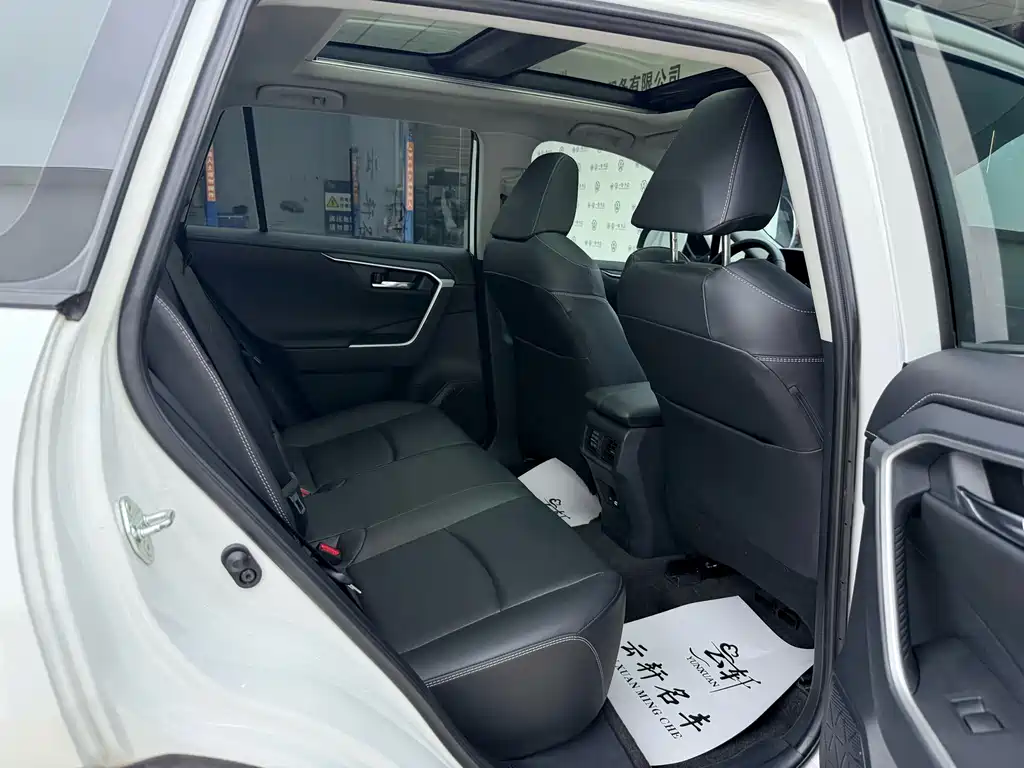 Toyota RAV4 — миниатюра 12