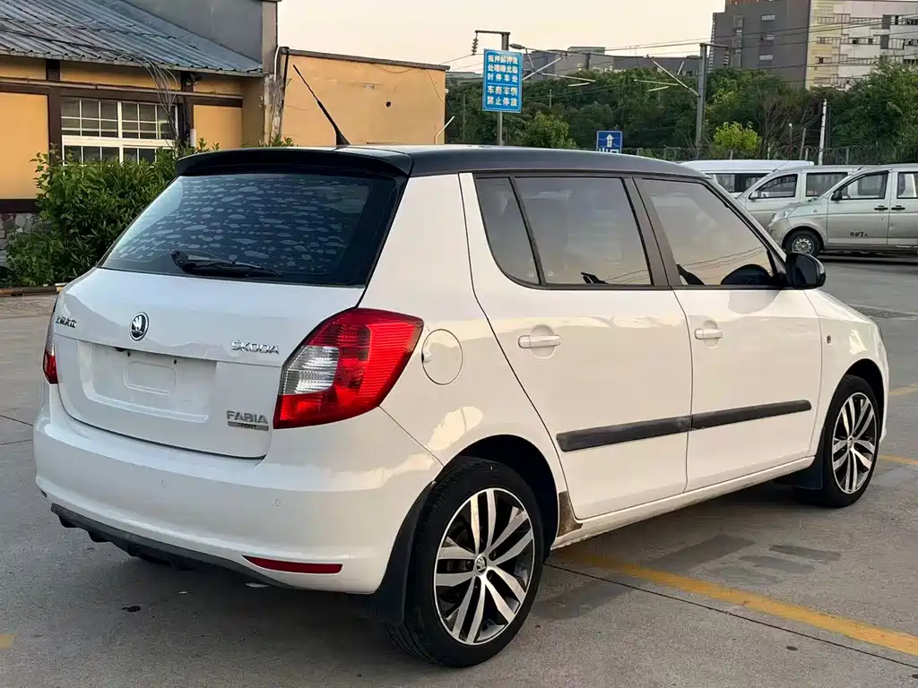 Skoda Fabia — миниатюра 9