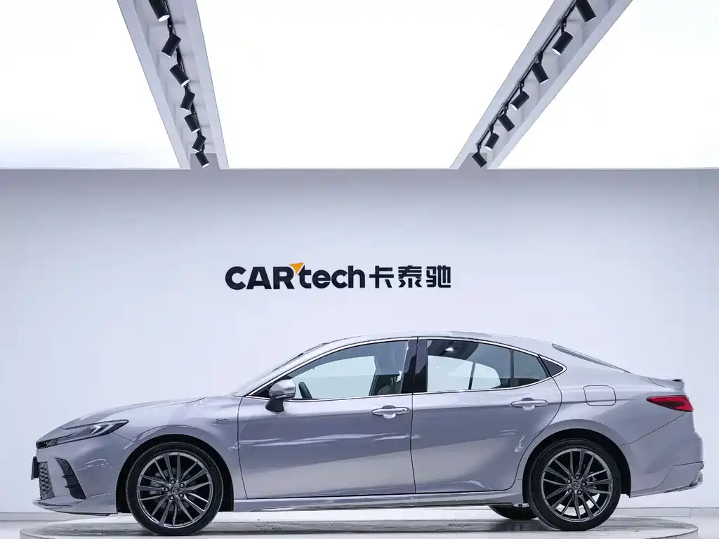 Toyota Camry — миниатюра 2