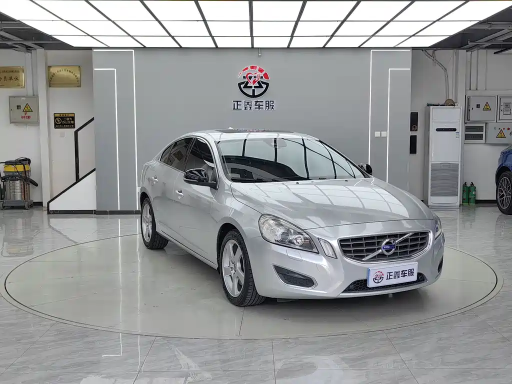 Volvo S60 (Import) — миниатюра 3