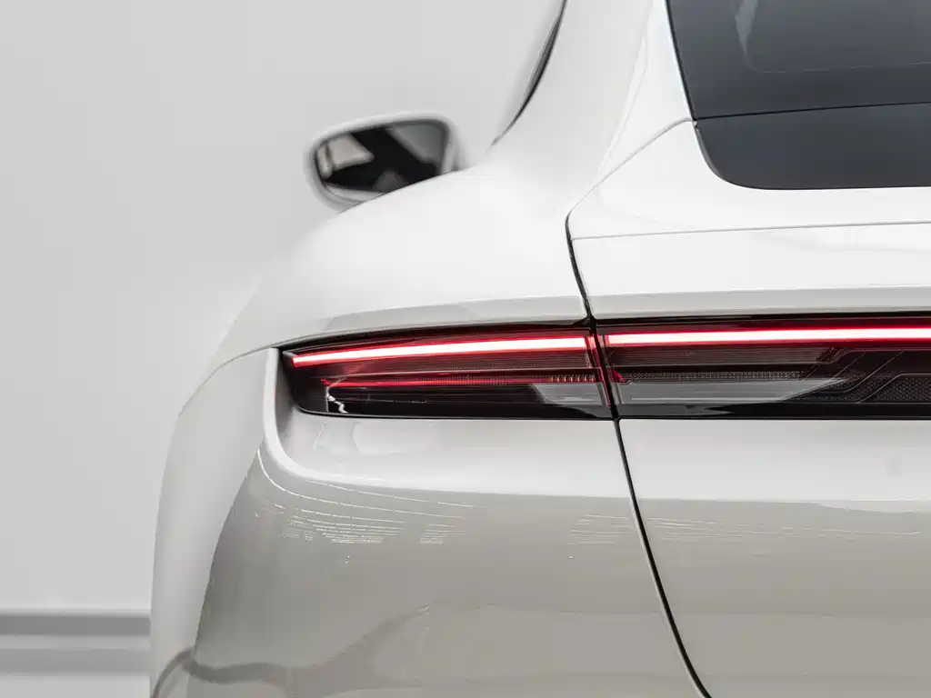 Porsche Taycan — миниатюра 13
