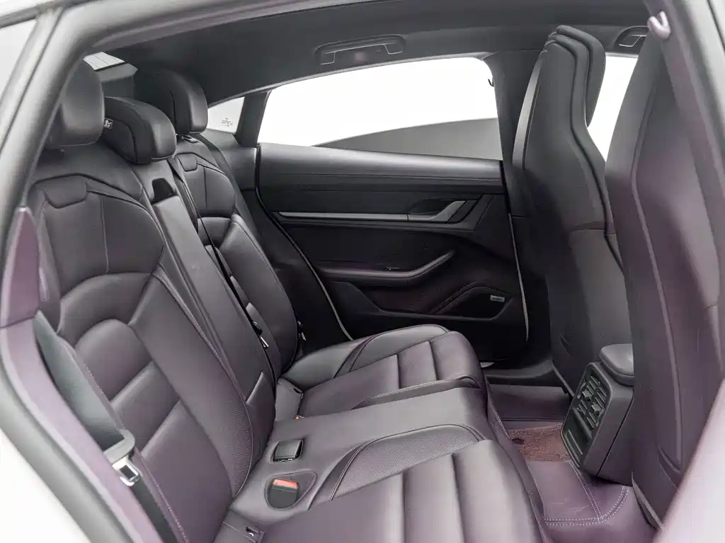 Porsche Taycan — миниатюра 17