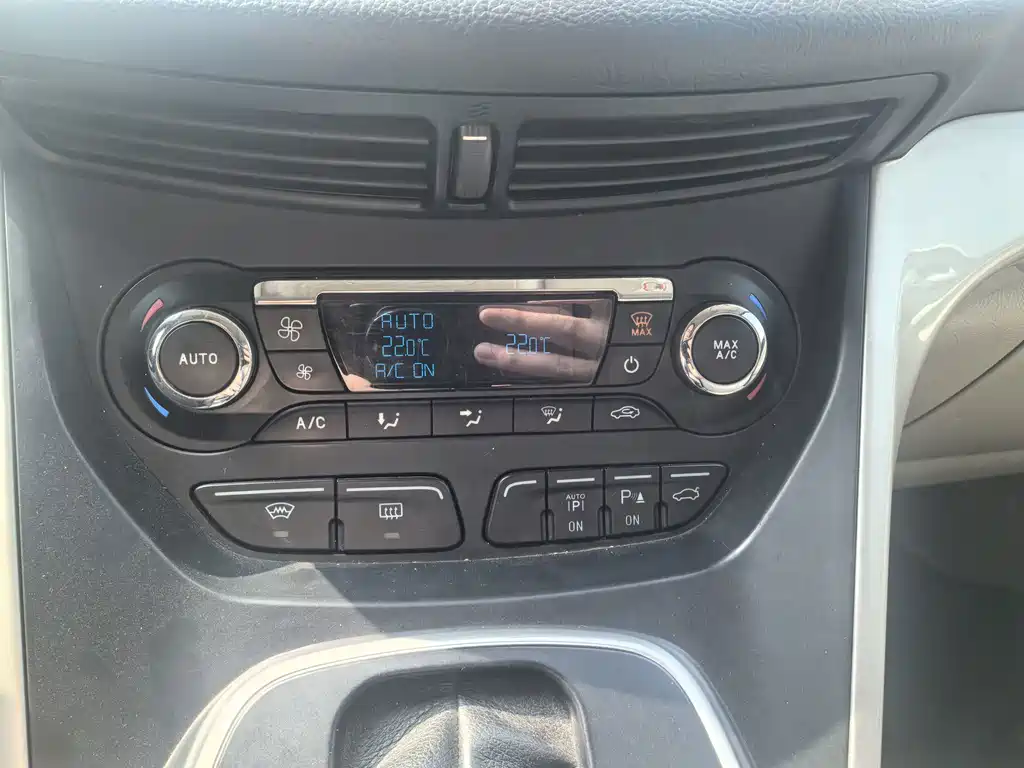 Ford Kuga — миниатюра 10