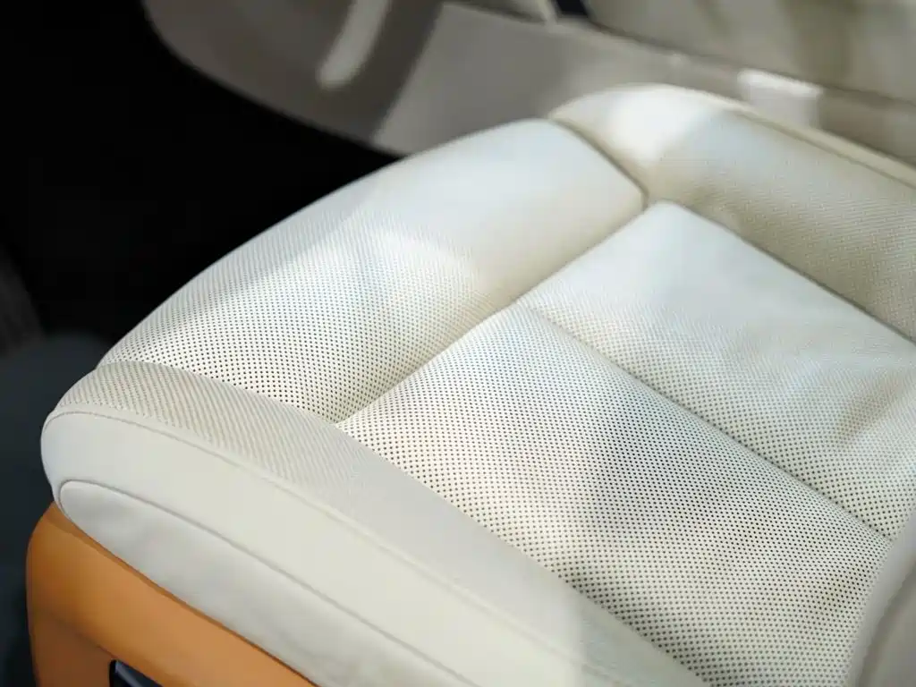 Rolls-Royce Cullinan — миниатюра 23