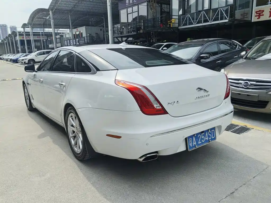 Jaguar XJ — миниатюра 5