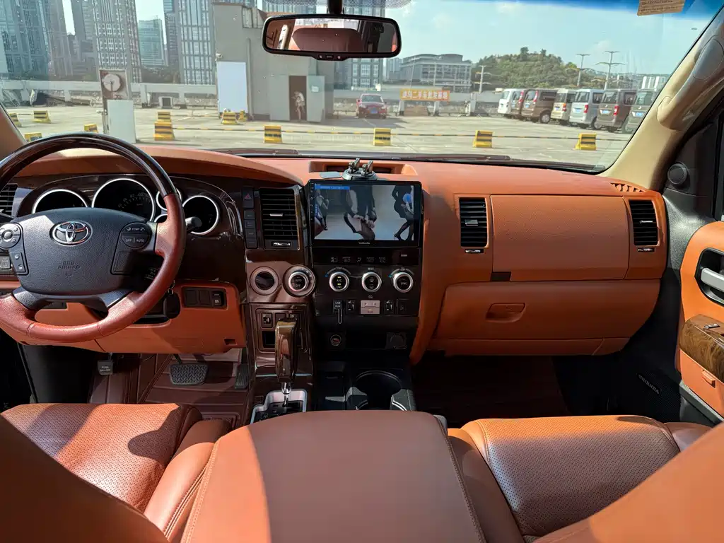 Toyota Sequoia — миниатюра 8