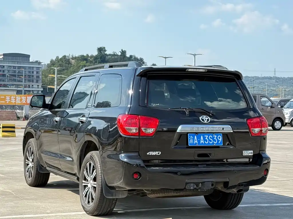 Toyota Sequoia — миниатюра 27