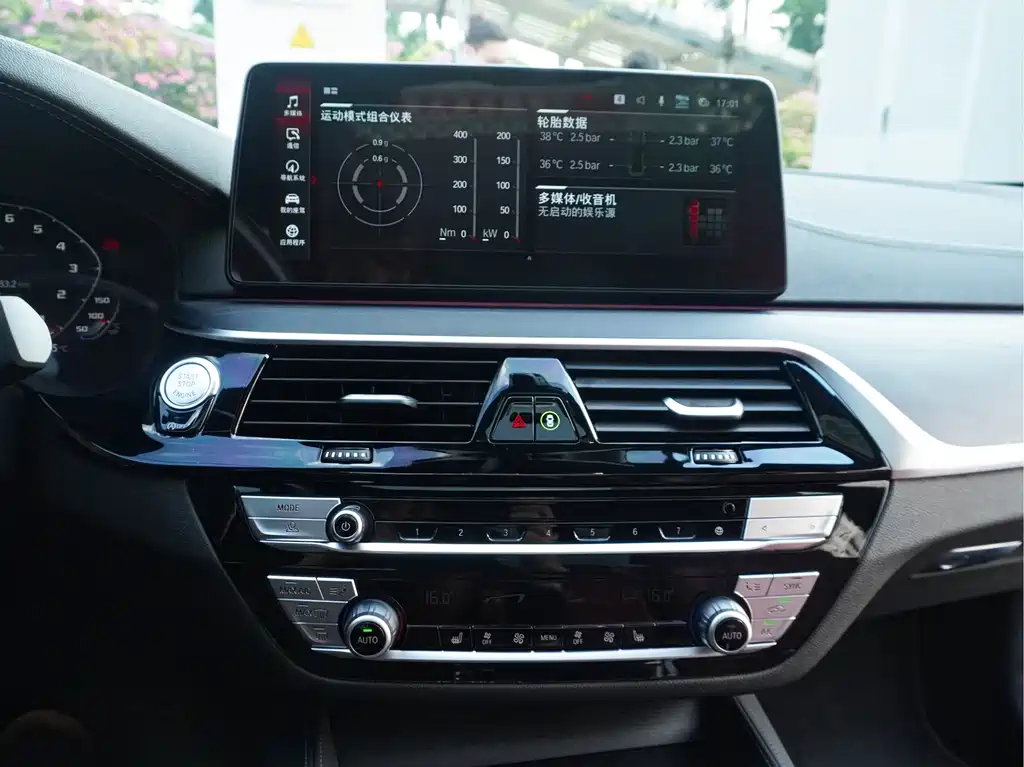 BMW 5 Series — миниатюра 17