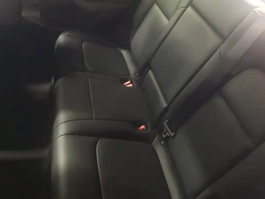 Tesla Model Y — миниатюра 11