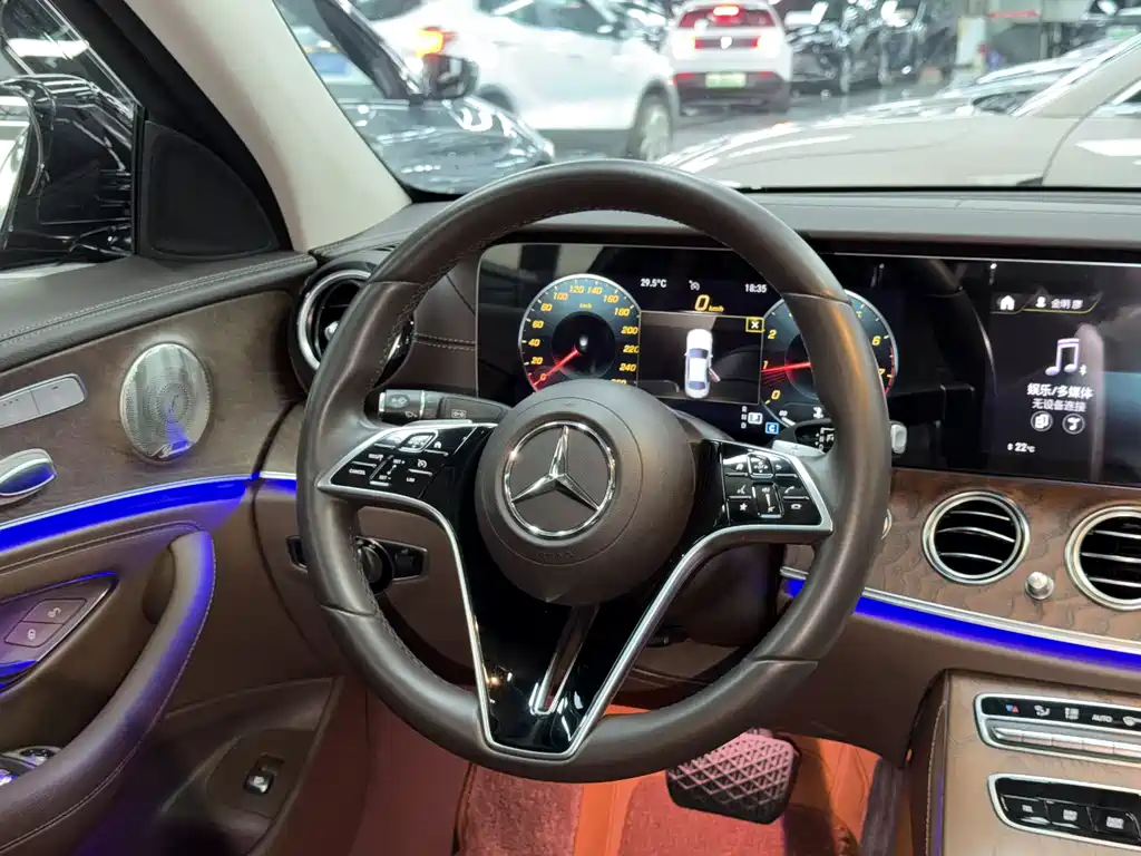 MERCEDES-BENZ E CLASS