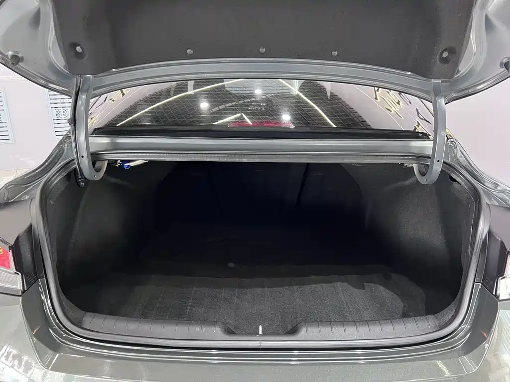 Hyundai Elantra — миниатюра 18