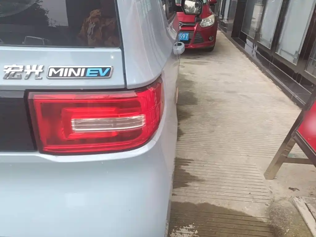 Wuling MINIEV — миниатюра 8