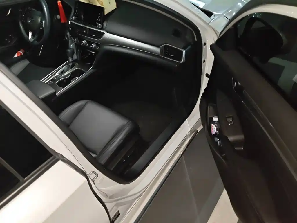 Honda Accord — миниатюра 18