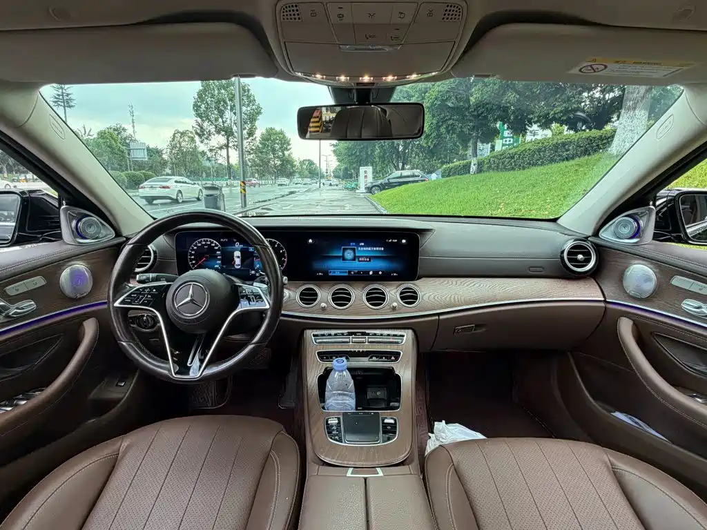 Mercedes-Benz E-Class — миниатюра 13