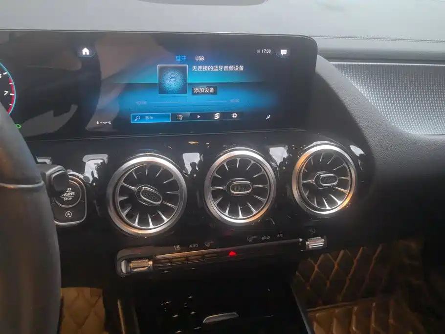 Mercedes-Benz GLA — миниатюра 13