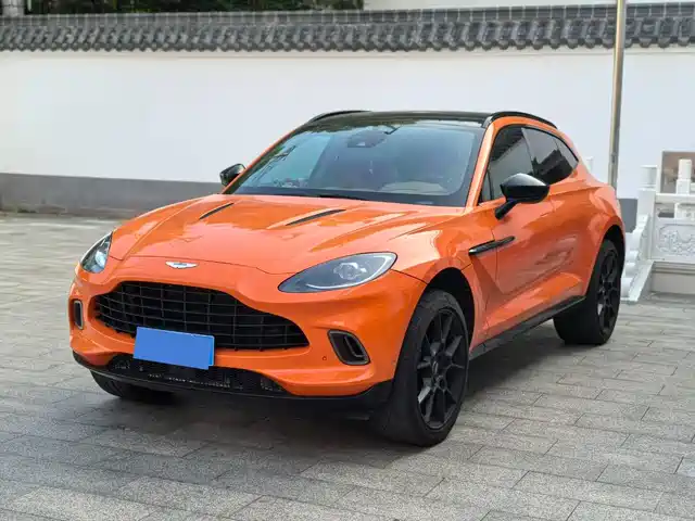 ASTON MARTIN DBX 2021