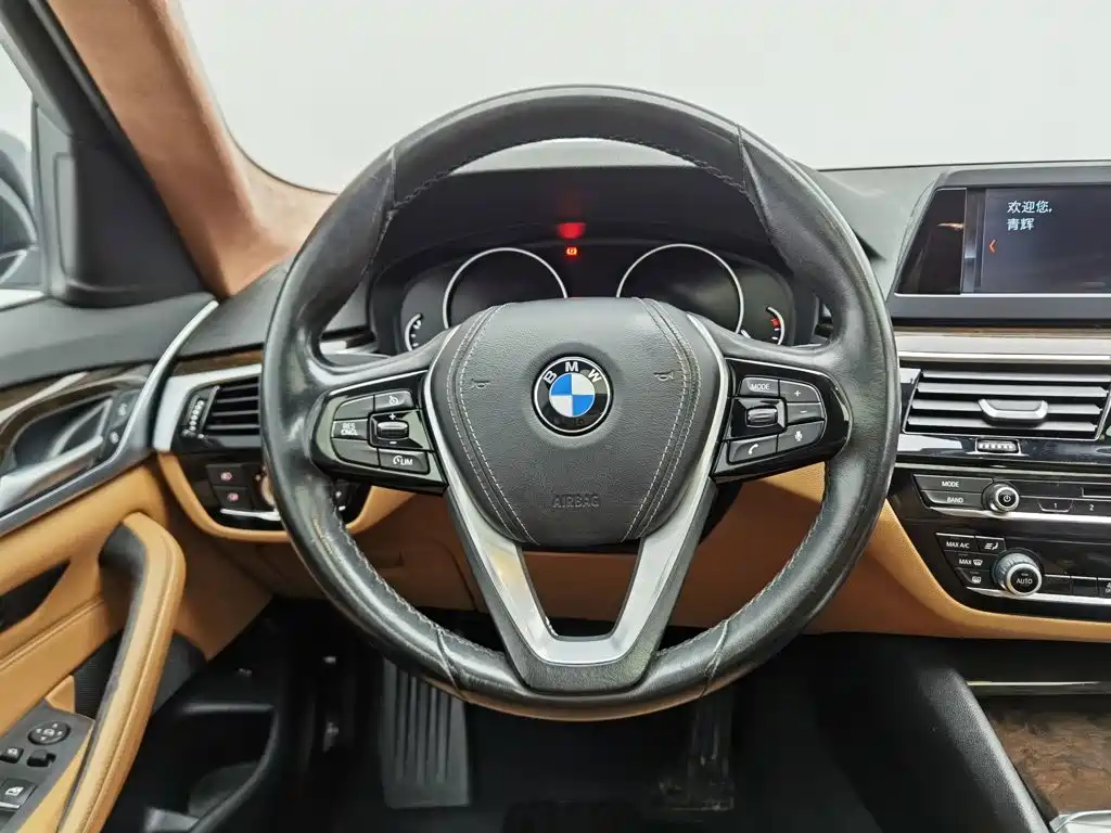 BMW 5 Series — миниатюра 11
