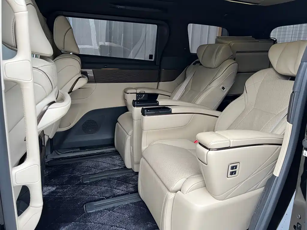 Toyota Vellfire — миниатюра 6