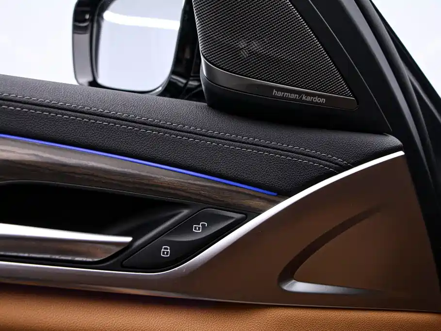 BMW 5 Series — миниатюра 14