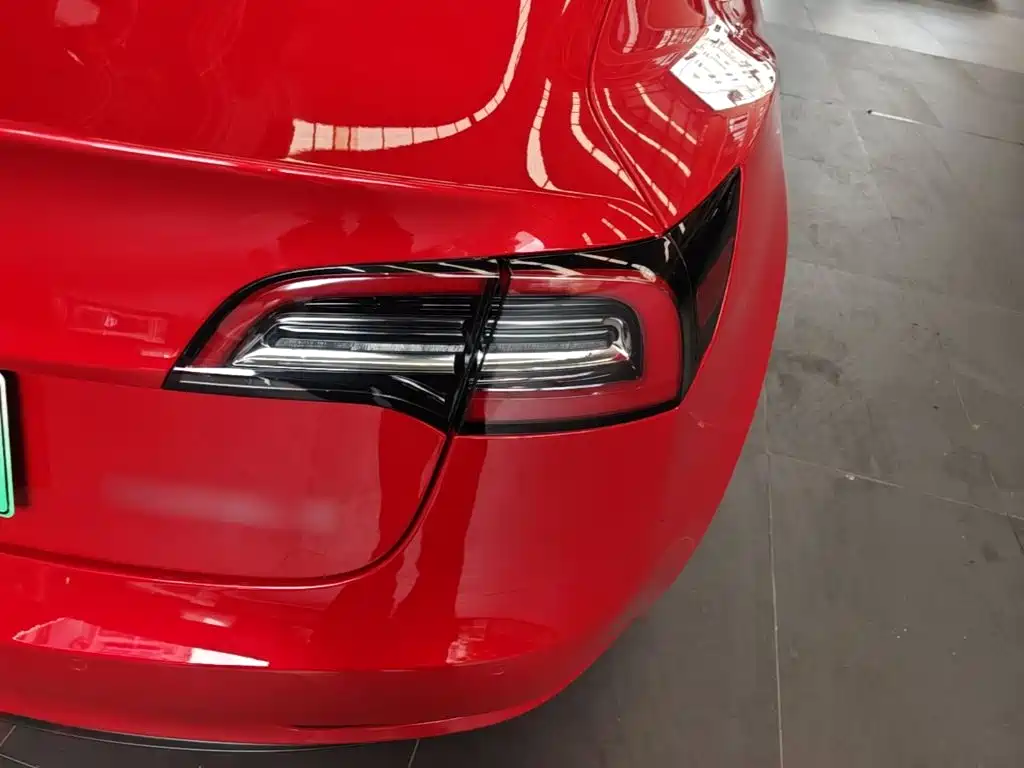 Tesla Model 3 — миниатюра 8
