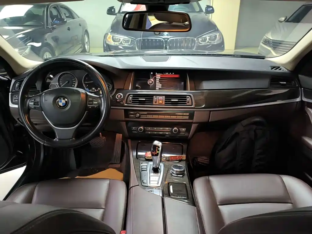 BMW 5 Series — миниатюра 10