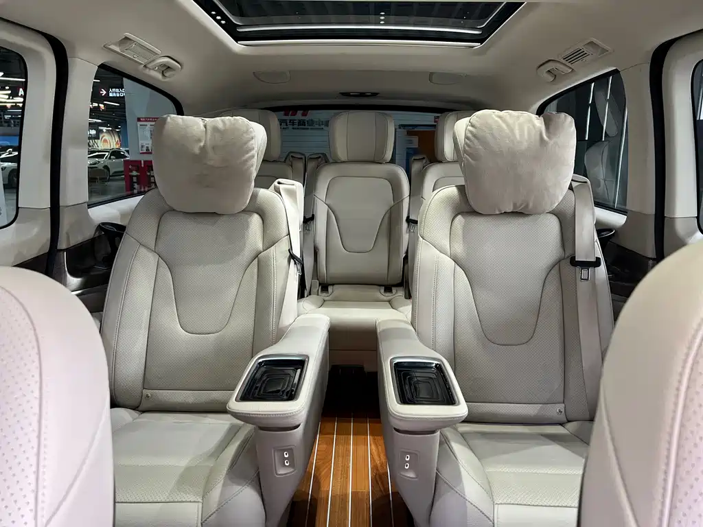 Mercedes-Benz V-Class — миниатюра 7