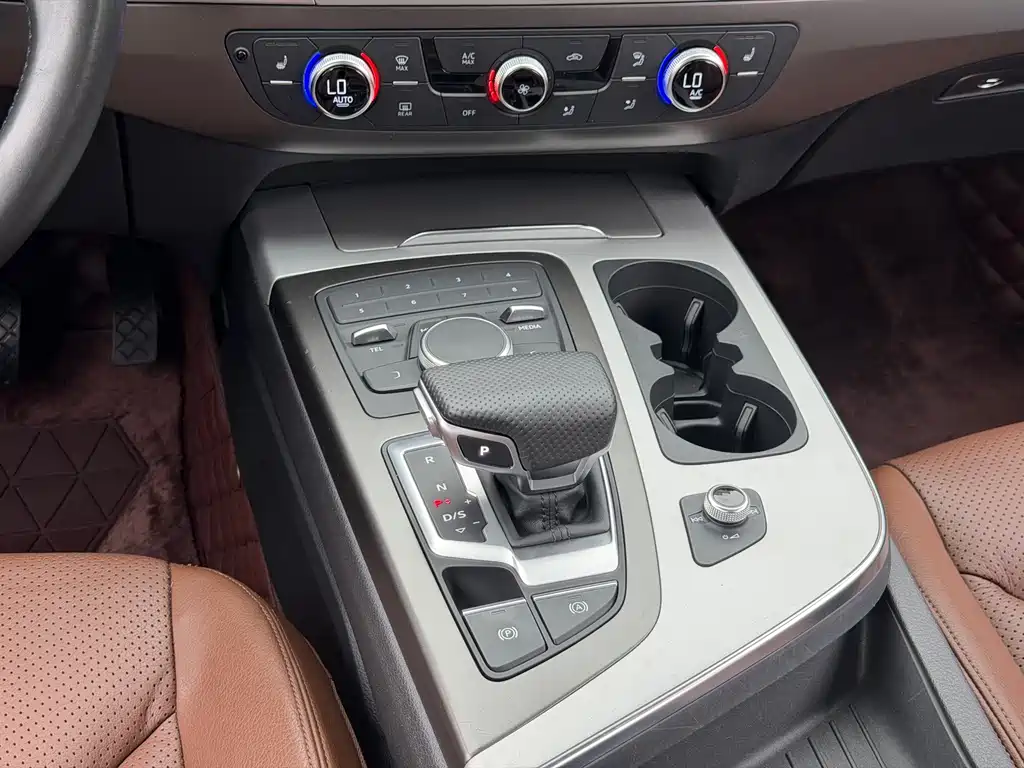 Audi Q7 — миниатюра 14