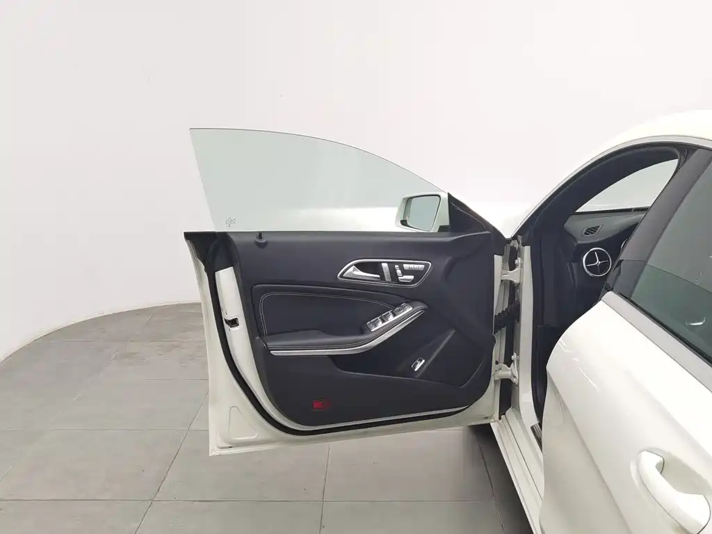 Mercedes-Benz CLA (Import) — миниатюра 8