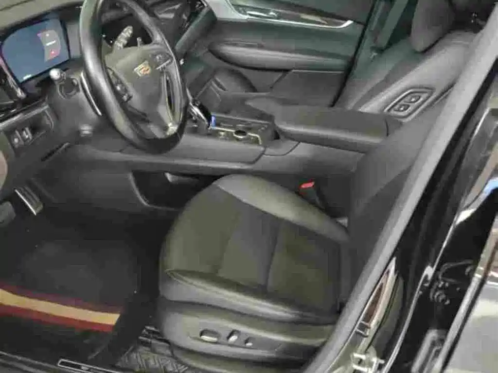 Cadillac XT6 2025 2.0T мест Luxury Executive