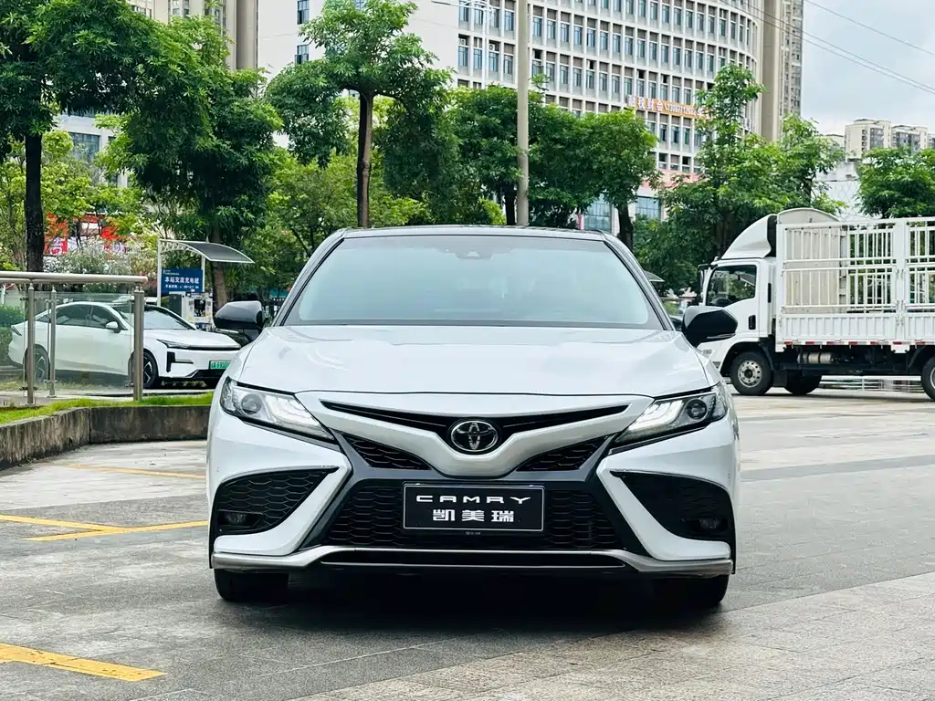 Toyota Camry — миниатюра 2