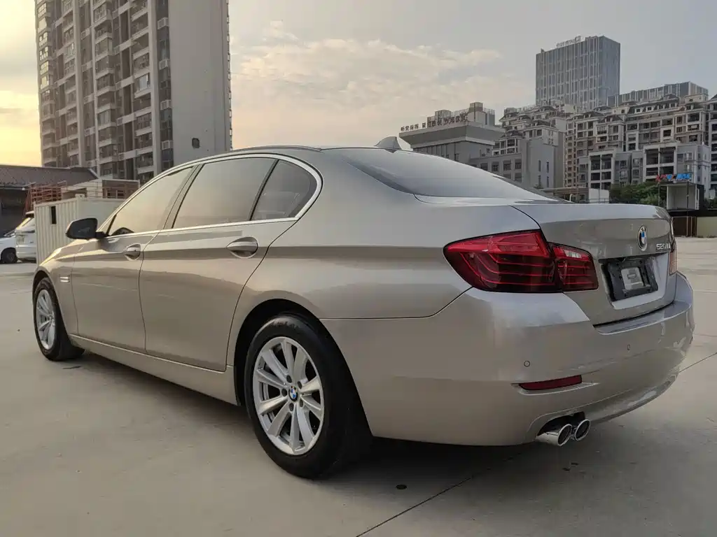 BMW 5 Series — миниатюра 10