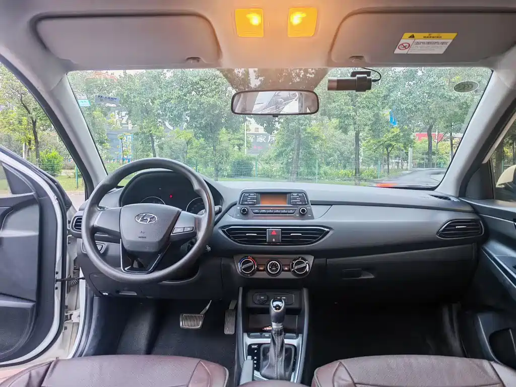 Hyundai Elantra — миниатюра 5