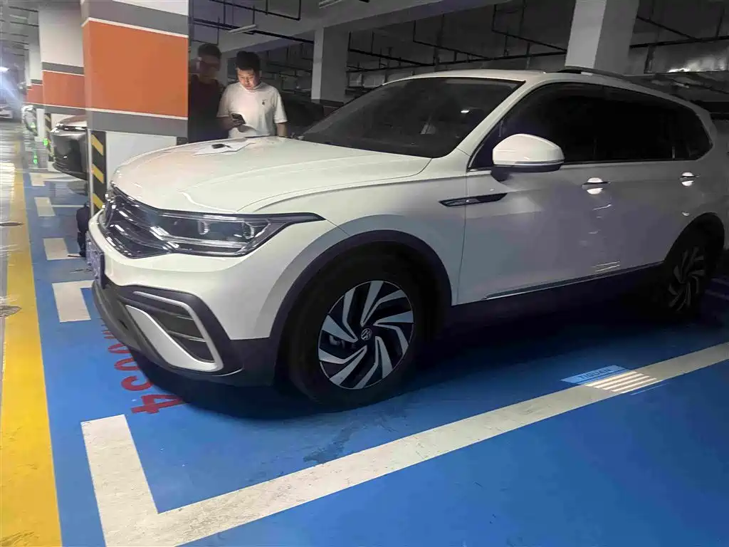 Volkswagen Tiguan L