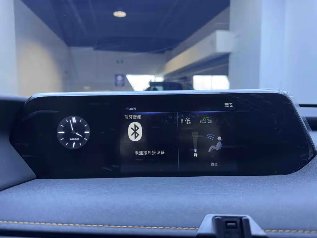 Lexus UX New Energy — миниатюра 15