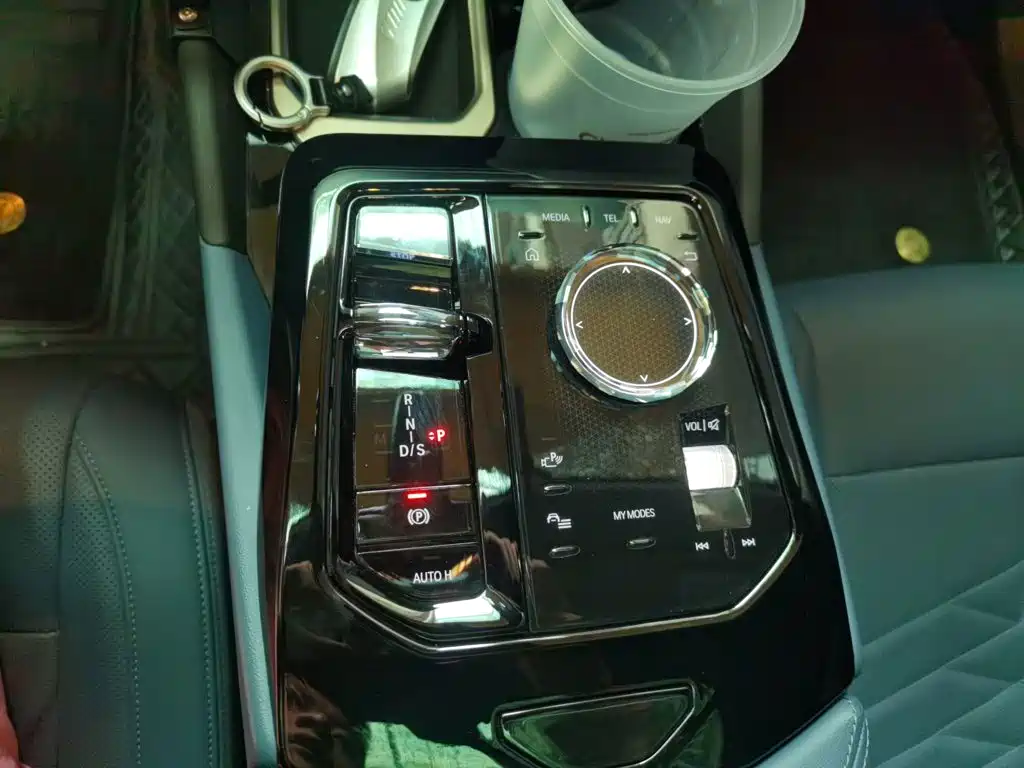 BMW 5 Series — миниатюра 10