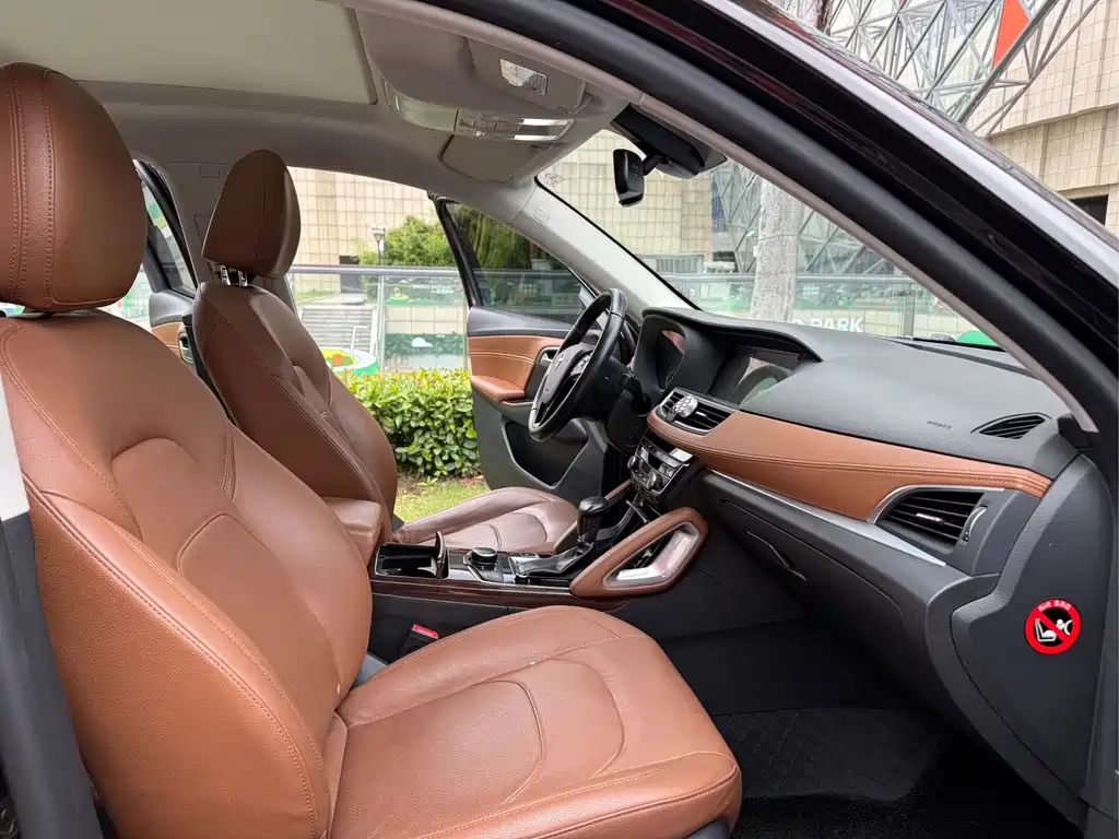 Borgward BX7 — миниатюра 6